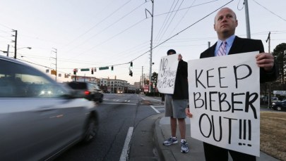 Protest przeciwko Justinowi Bieberowi