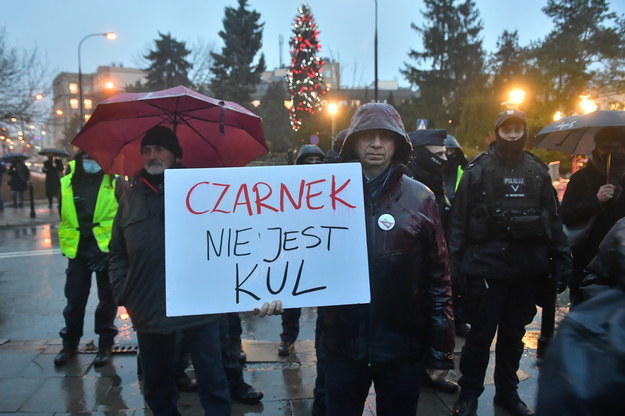Protest przeciwko "lex Czarnek" przed Sejmem /Radek Pietruszka /PAP