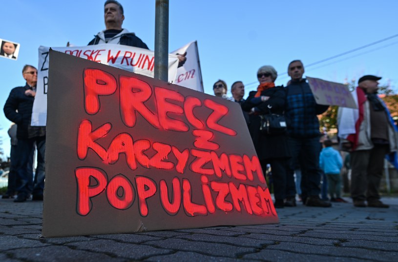 Protest przeciwko PiS w Wadowicach /Artur Widak/NurPhoto /AFP