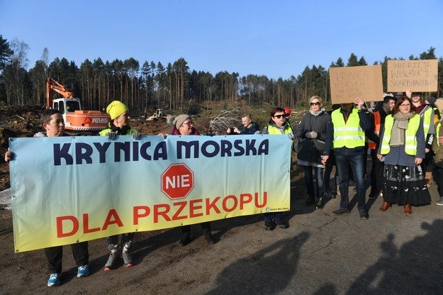 Protest przeciwko przekopowi Mierzei Wiślanej /Marcin Gadomski /PAP