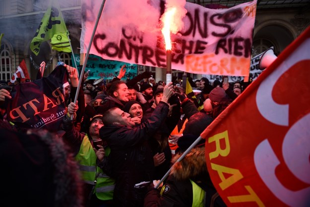 Protest przeciwko reformie emerytalnej /JULIEN DE ROSA /PAP/EPA