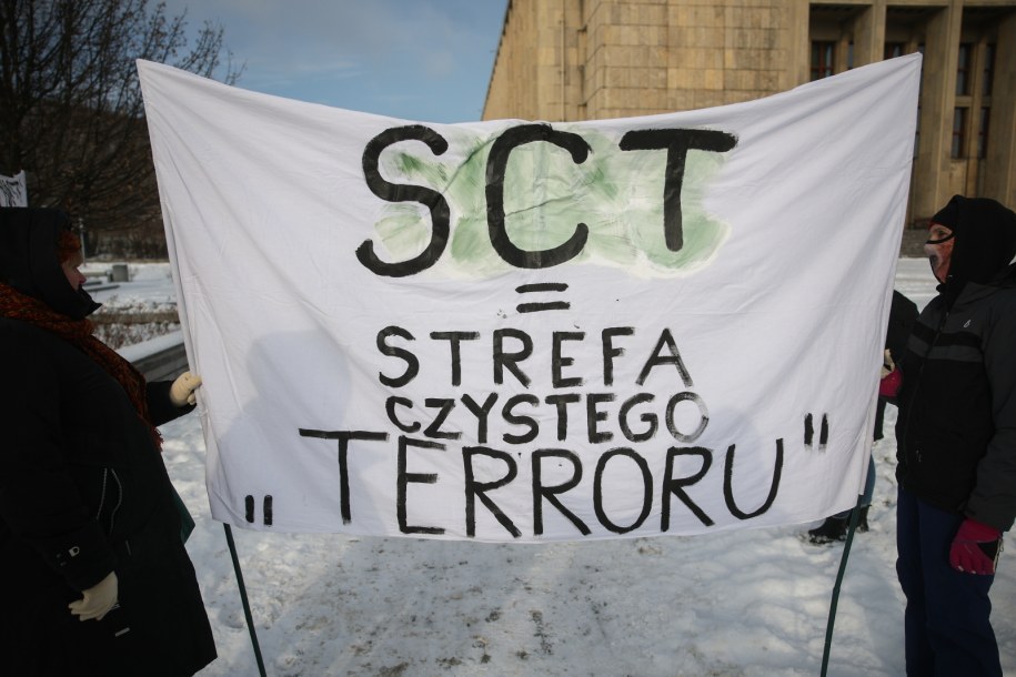 Protest przeciwko Strefie Czystego Transportu przed Muzeum Narodowym w Krakowie /	Łukasz Gągulski /PAP