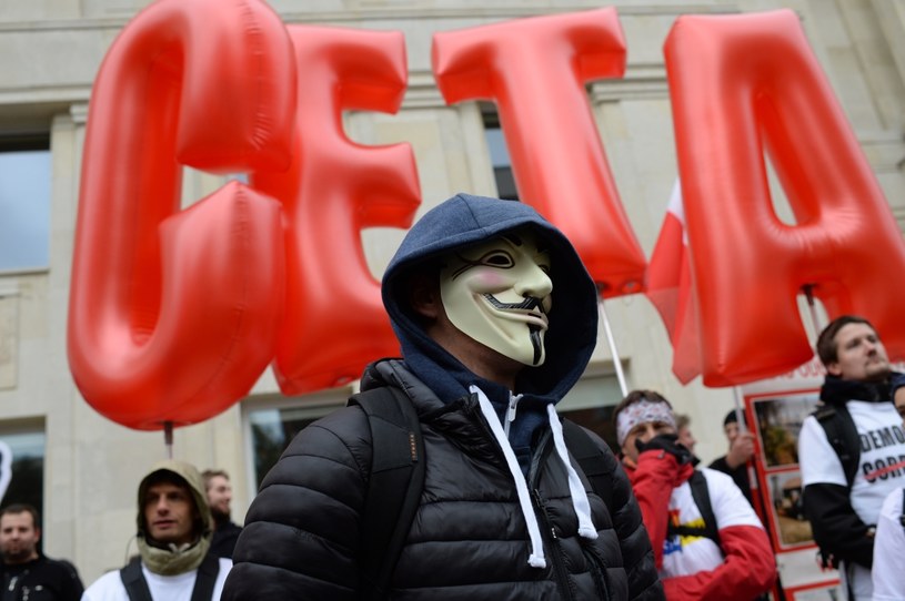 Protest przeciwko układom o wolnym handlu między UE a Kanadą (CETA) i UE a USA (TTIP) /Jacek Turczyk /PAP