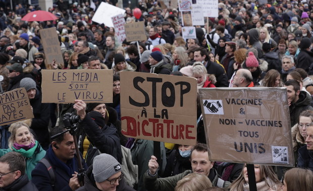 Protest przeciwników obostrzeń covidowych: To sprzeczne z prawami człowieka!