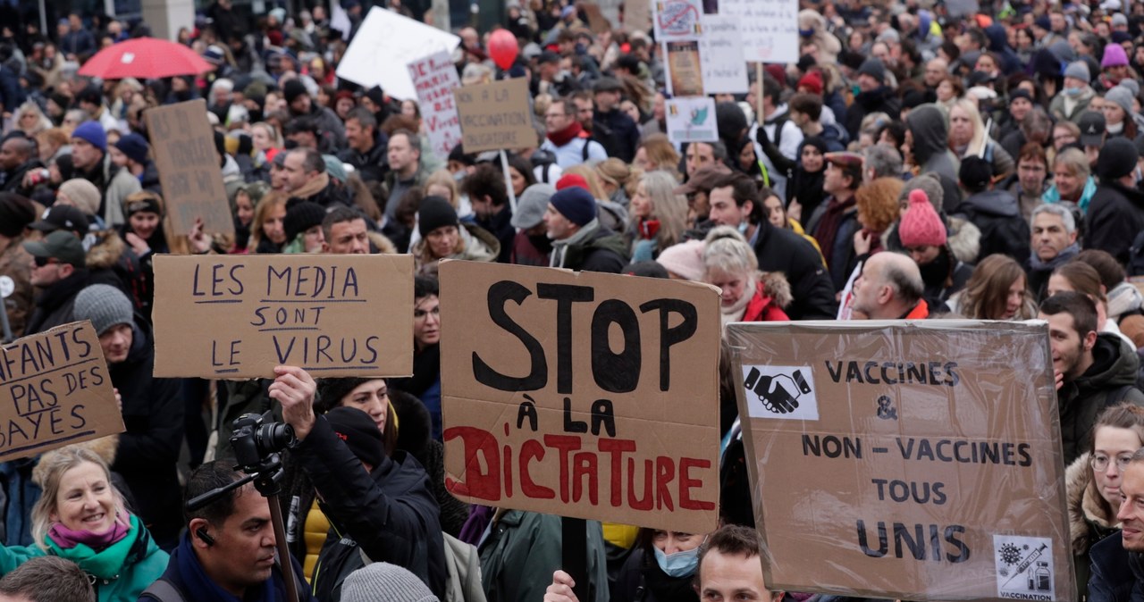 Protest przeciwników obostrzeń covidowych: To sprzeczne z prawami człowieka!