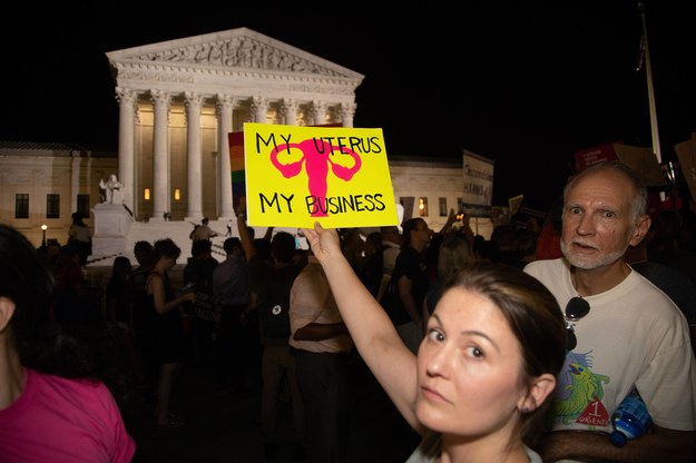 Protest przeciwników sędziego Bretta Kavanaugha przed Sądem Najwyższym w Waszyngtonie /Jeff Malet /PAP/Newscom