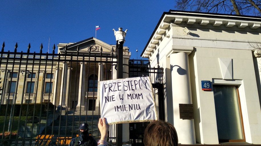 Protest przed ambasadą Federacji Rosyjskiej w Warszawie /Przemysław Mzyk, RMF MAXXX /RMF MAXX