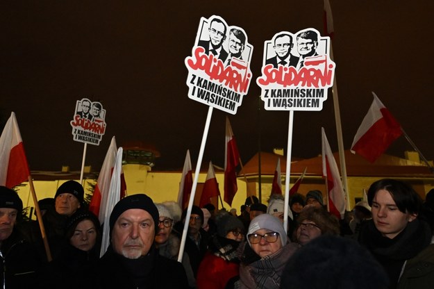 Protest przed aresztem śledczym w Radomiu /Piotr Polak /PAP