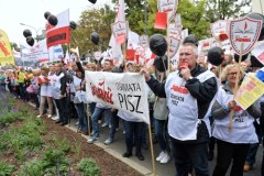 Protest przed gmachem resortu edukacji w Warszawie