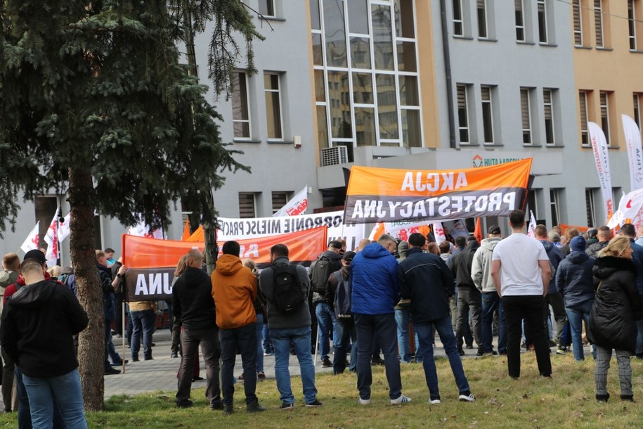 Protest przed Hutą Łabędy /Józef Polewka /RMF FM