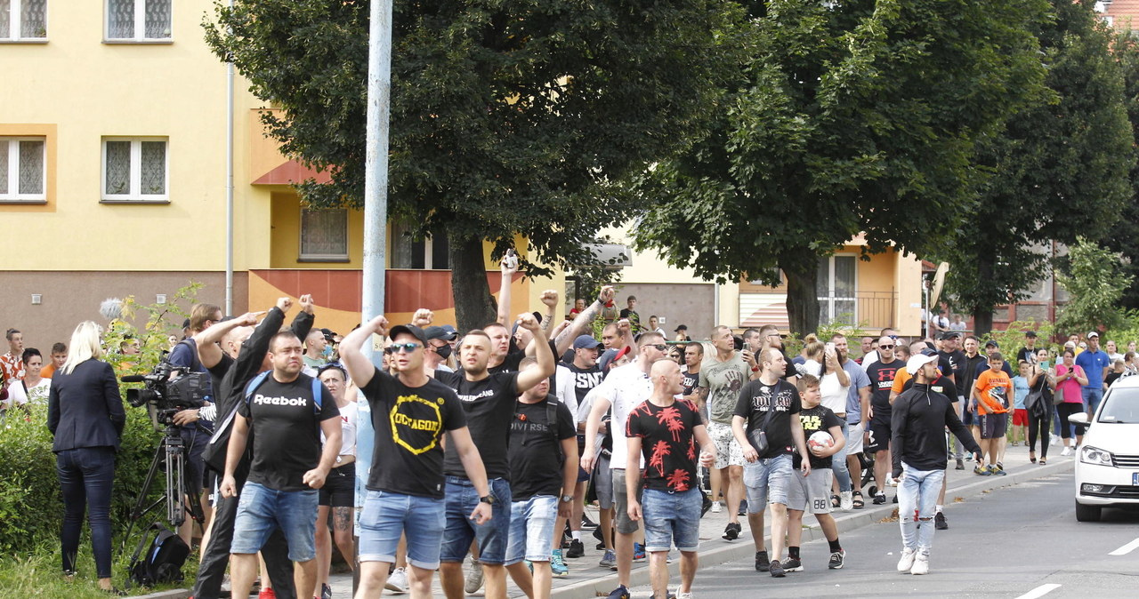 Protest przed Komendą Powiatową Policji w Lubinie 