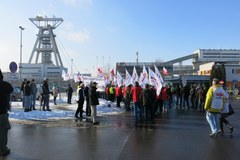 Protest przed kopalnią. Chcą wycofania planu cięć