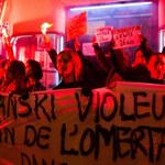 Protest przed premierą filmu Polańskiego w Paryżu. "Prześladuje kobiety"