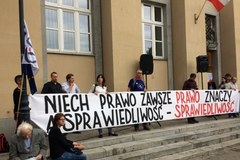 Protest przed Sądem Okręgowym w Łodzi