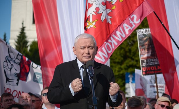 Protest przed Sejmem. Kaczyński: Dziesiątki tysięcy ludzi do osłony wyborów