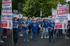Protest przed Sejmem. Pielęgniarki domagają się podwyżek