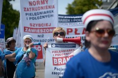 Protest przed Sejmem. Pielęgniarki domagają się podwyżek