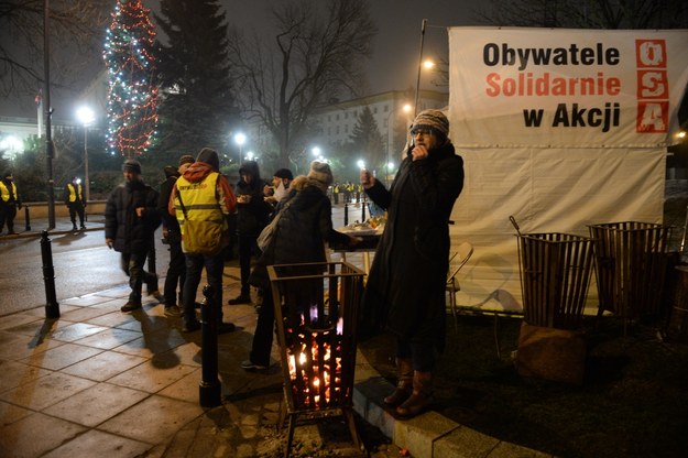 Protest przed Sejmem /Jacek Turczyk /PAP