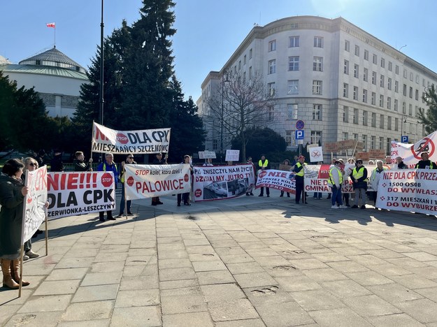 Protest przed Sejmem /Jakub Rutka /RMF FM