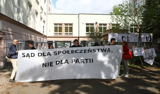 Protest przed siedzibą KRS /	Rafał Guz   /PAP