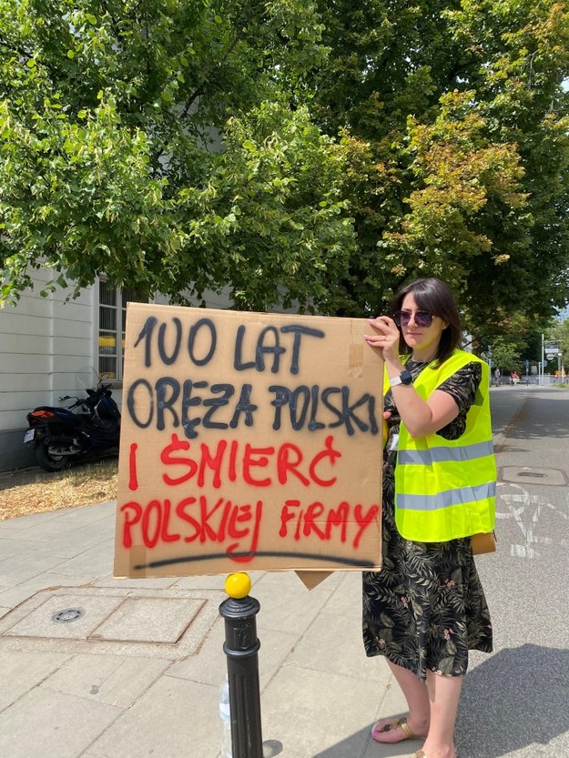 Protest przed siedzibą MON /Mariusz PIekarski /RMF FM