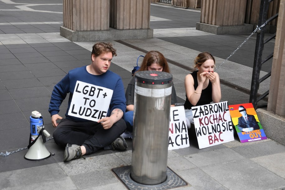 Protest przed siedzibą resortu edukacji /Radek Pietruszka /PAP