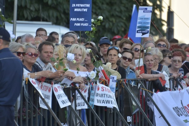 Protest przed Wawelem 18 czerwca /Paweł Zechenter /PAP