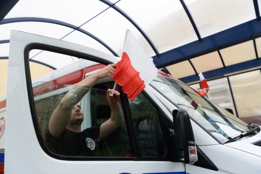 Protest przed Wojewódzką Stacją Pogotowia Ratunkowego w Poznaniu /Jakub Kaczmarczyk /PAP