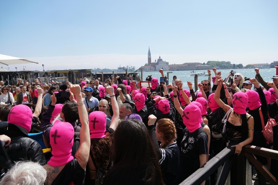Protest Pussy Riot w Wenecji /ANDREA MEROLA /PAP/EPA
