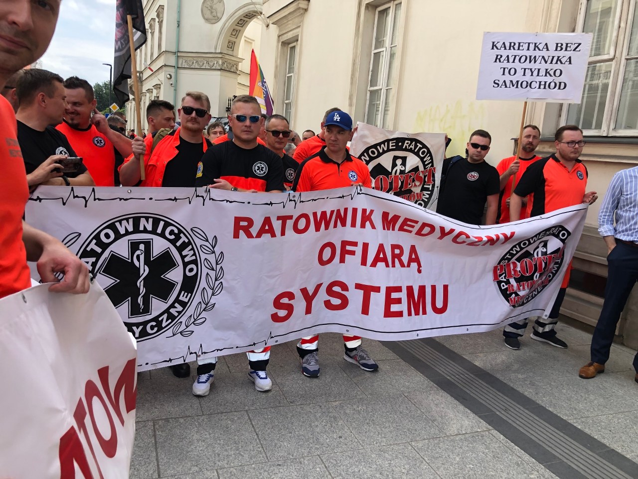 Protest ratowników medycznych. „Czerwona kartka dla rządu”