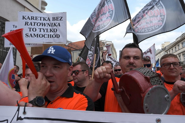Protest ratowników medycznych przed Ministerstwem Zdrowia w Warszawie /Mateusz Marek /PAP