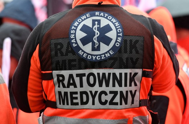 Protest ratowników medycznych przed Świętokrzyskim Centrum Onkologii /Piotr Polak /PAP