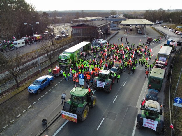 Protest rolników – blokada dojazdu do terminalu odpraw celnych na polsko-niemieckiej granicy w Świecku w dniu 25 lutego / 	Lech Muszyński    /PAP