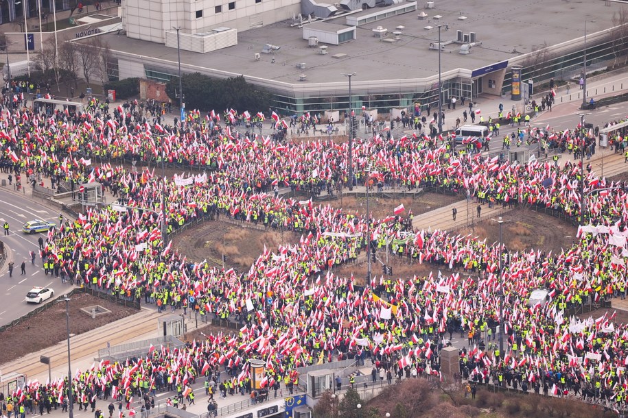 Protest rolników "Gwiaździsty Marsz na Warszawę" na Rondzie Dmowskiego - 27 lutego /Szymon Pulcyn /PAP