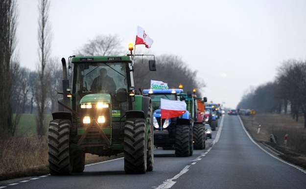 Protest rolników na drodze krajowej nr 10 (zdjęcie archiwalne) /Marcin Bielecki /PAP