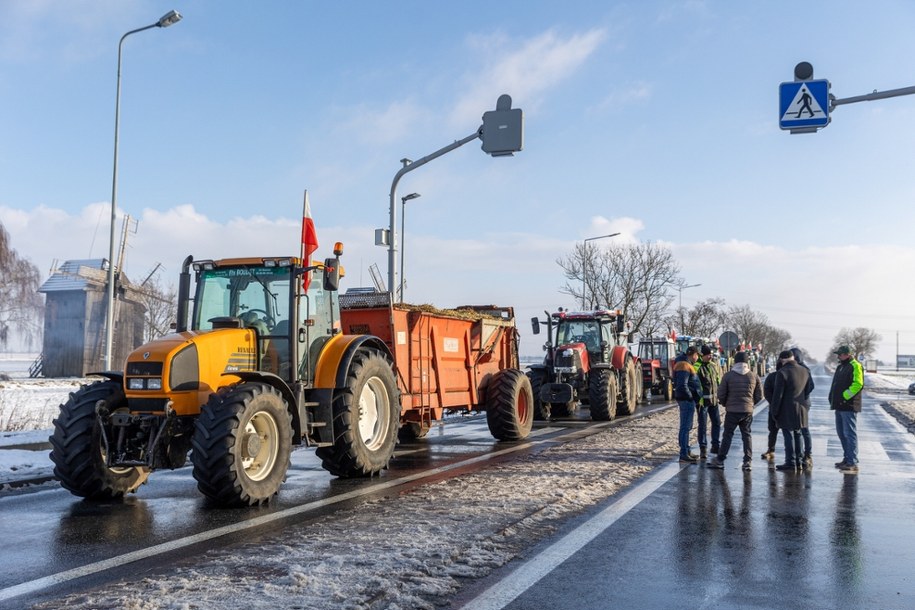 Protest rolników na drodze krajowej nr 11 w Koszutach /Paweł Jaskółka /PAP