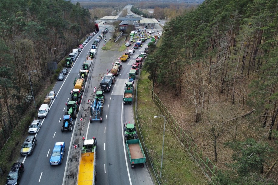 Protest rolników na polsko-niemieckim przejściu granicznym (zdjęcie z niedzieli 17 marca) /Lech Muszyński /PAP