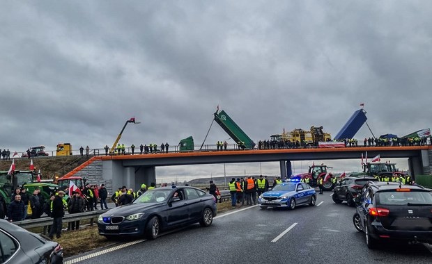 Protest rolników na S7 czasowo wstrzymany. Powodem silna mgła