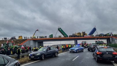 Protest rolników na S7 czasowo wstrzymany. Powodem silna mgła