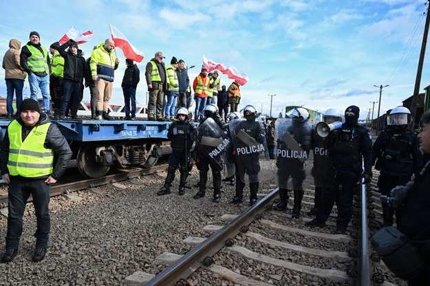 Protest rolników na torach kolejowych przy przejściu granicznym z Ukrainą w Medyce /Darek Delmanowicz /PAP