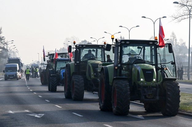 Protest rolników na ul. Krakowskiej w Kielcach /Piotr Polak /PAP