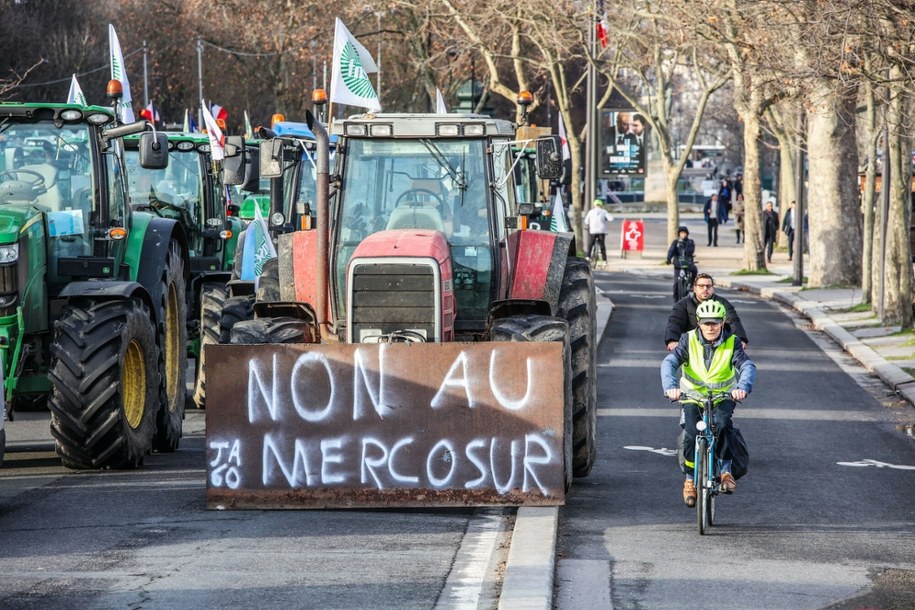 Protest rolników przeciwko umowie z Mercosur w Paryżu. /Rex Features/East News /East News