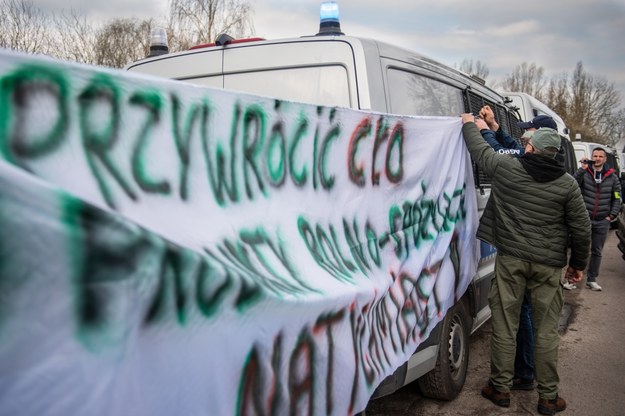 Protest rolników przy przejeździe kolejowym w Hrubieszowie /Wojtek Jargiło /PAP