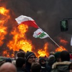 Protest rolników w Brukseli. Ogniska, petardy i starcia z policją