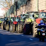 Protest rolników w Paryżu. Setki traktorów w centrum miasta