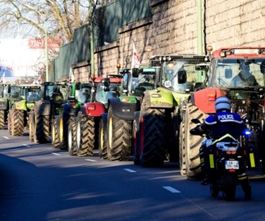 Protest rolników w Paryżu. Setki traktorów w centrum miasta