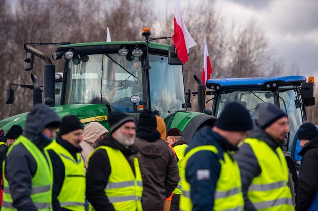 Protest rolników ze Stowarzyszenia Oszukana Wieś przed przejściem granicznym w Dorohusku 3 lutego /Wojtek Jargiło /PAP