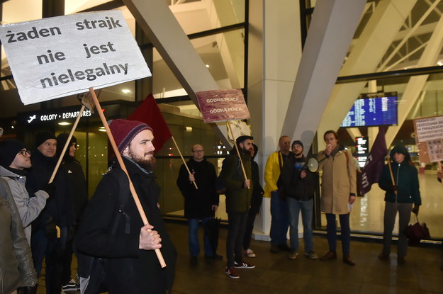 Protest solidarności ze strajkującymi w PLL LOT /Marcin Gadomski /PAP