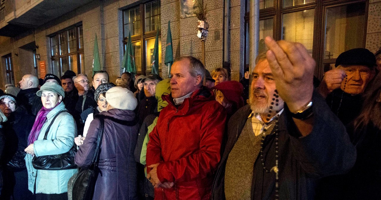 Protest środowisk katolickich przed wrocławskim teatrem