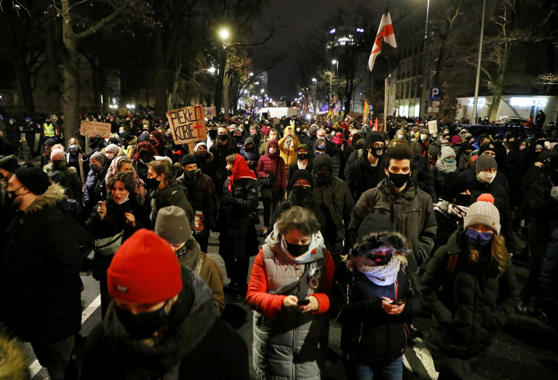 Protest Strajku Kobiet na ulicach Warszawy /Jakub Kaminski/ /East News